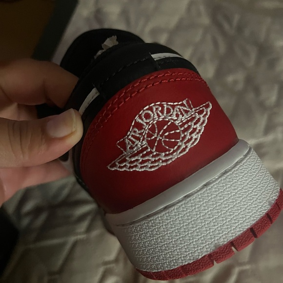 Air Jordan 1 Bred - Picture 3 of 4